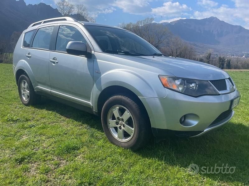 Usata Mitsubishi Outlander Invite 140 CV (102 kW) 2009 Grigio SUV