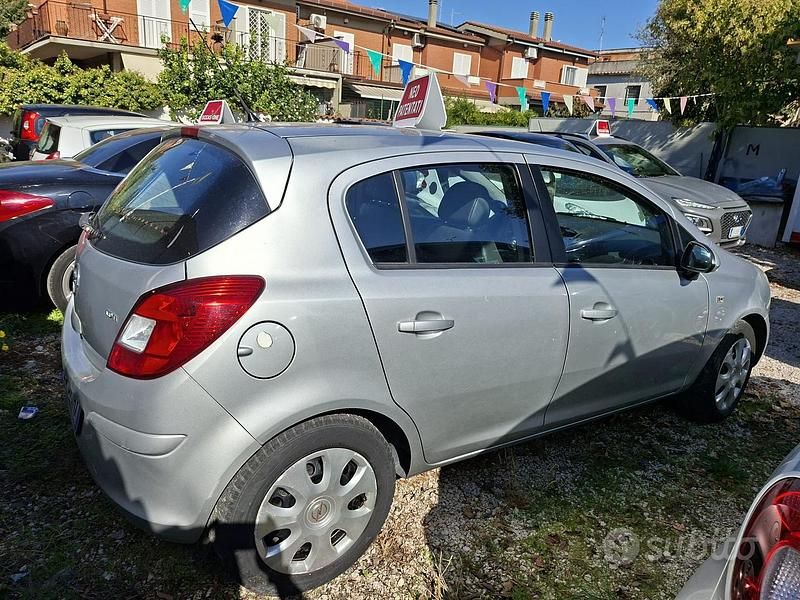 Usata Opel Corsa 2014 Grigio Berlina