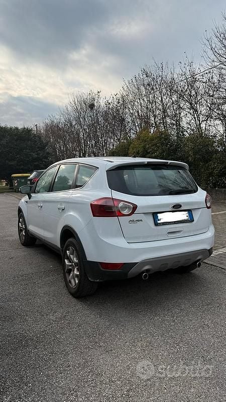 Usata Ford Kuga 140 CV (102 kW) 2012 Bianco SUV