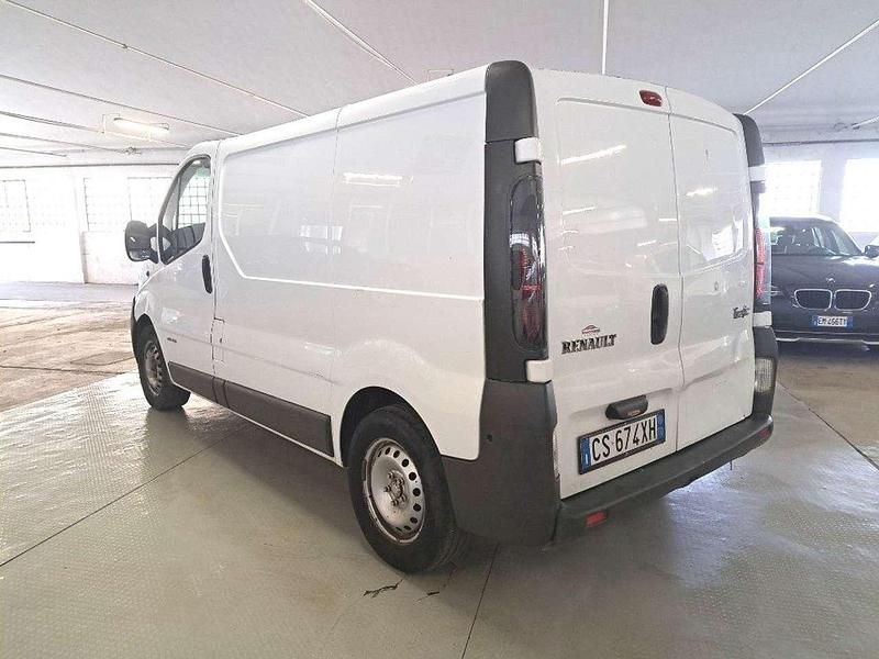 Usata Renault Trafic 101 CV (74 kW) 2005 Bianco Monovolume