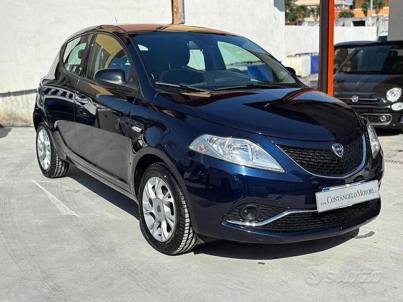 Usata Lancia Ypsilon Gold 86 CV (63 kW) 2016 Blu/azzurro Utilitaria
