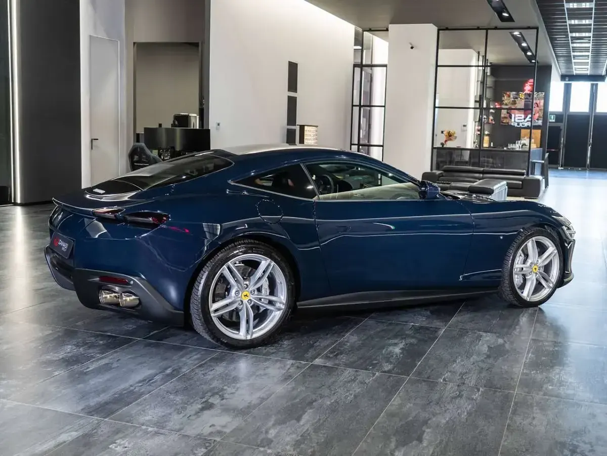 Usata Ferrari Roma 620 CV (456 kW) 2021 Blu pozzi Coupé