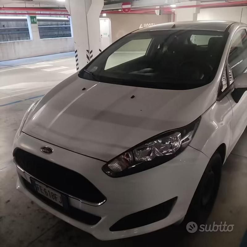 Usata Ford Fiesta 80 CV (58 kW) 2016 Bianco Berlina