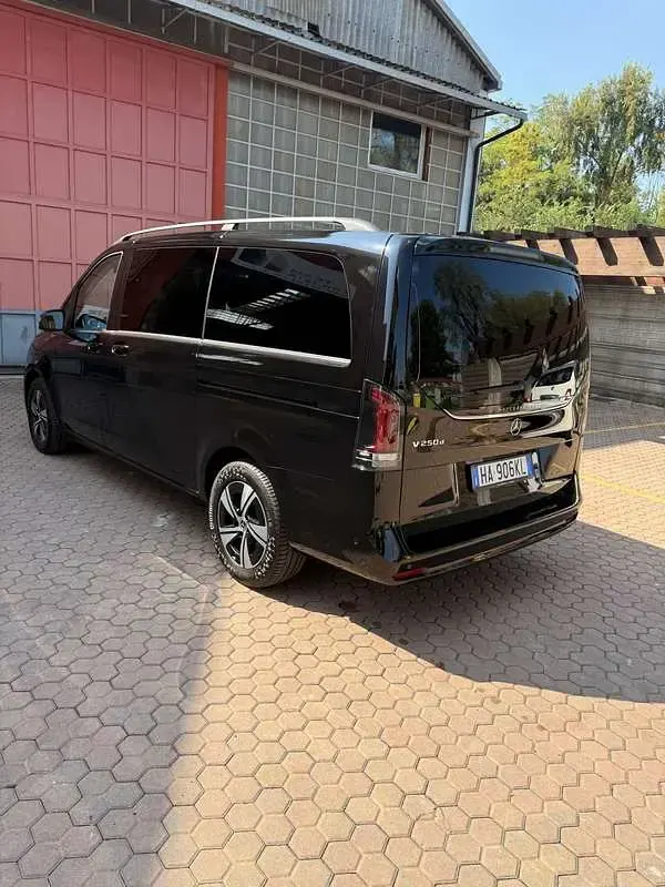 Usata Mercedes V250 Avantgarde 190 CV (139 kW) 2025 Nero Monovolume