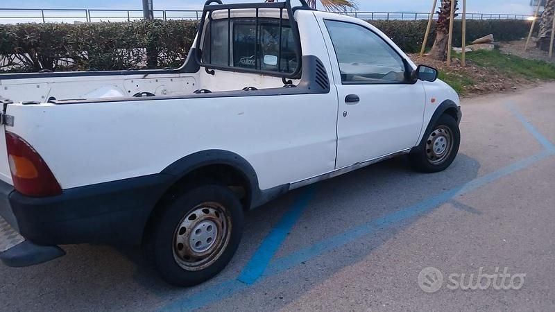 Occasion Fiat Strada 63 ch (46 kW) 2001 Pick-up