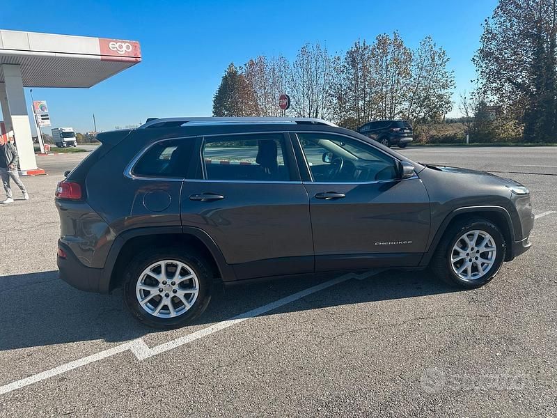 Usata Jeep Cherokee Limited 140 CV (102 kW) 2015 Grigio SUV