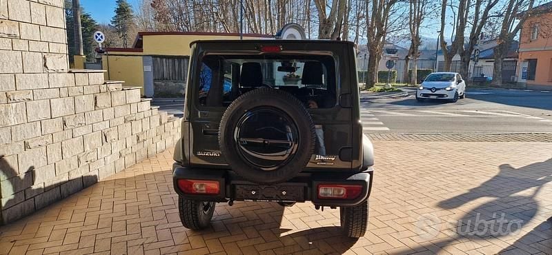 Usata Suzuki Jimny 102 CV (75 kW) 2020 Verde SUV