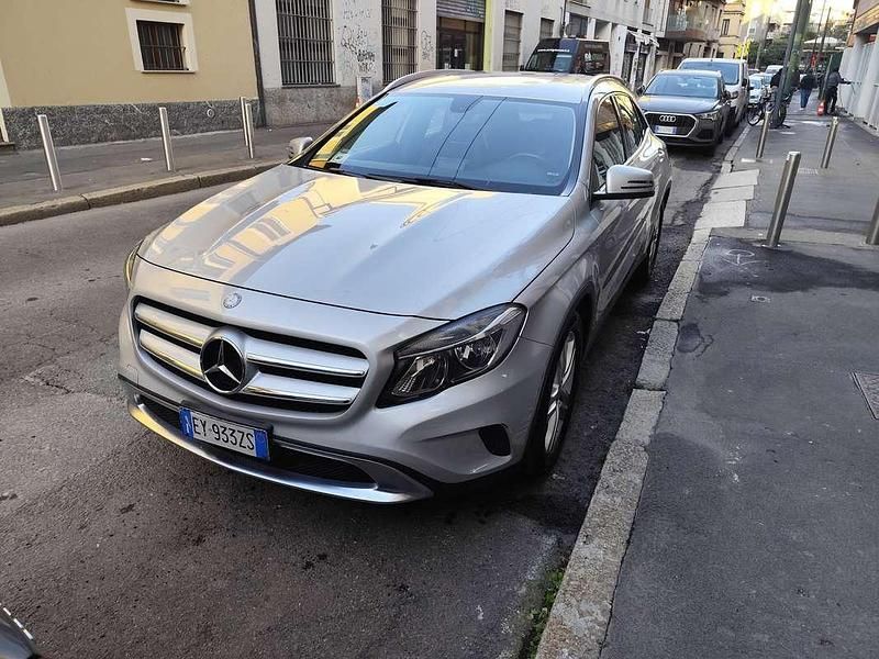 Argento Usata 2015 Mercedes GLA200 SUV | 14.500 € (Ottimo prezzo) - Immagine 1/4