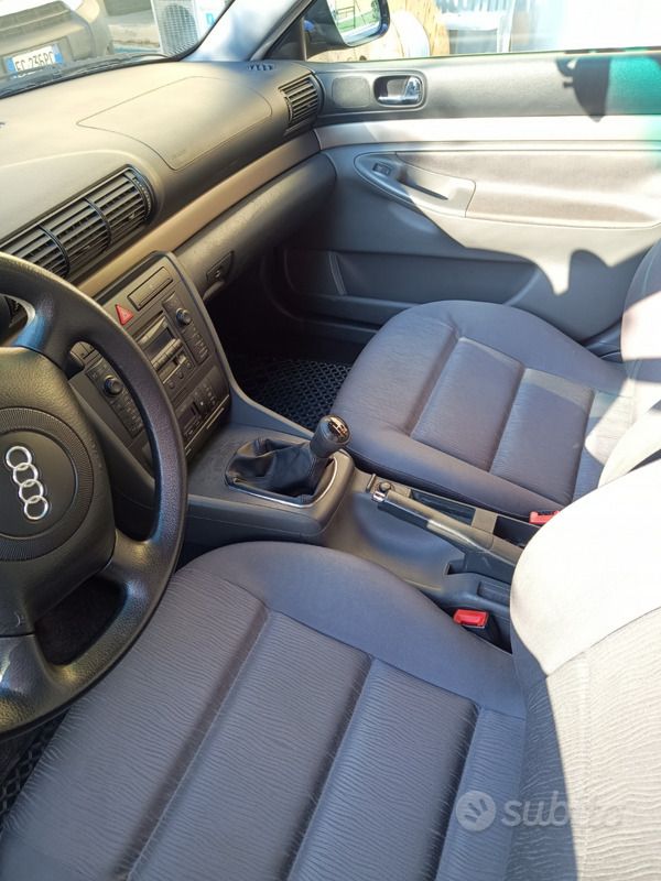 Usata Audi A4 120 CV (88 kW) 2001 Blu Station wagon