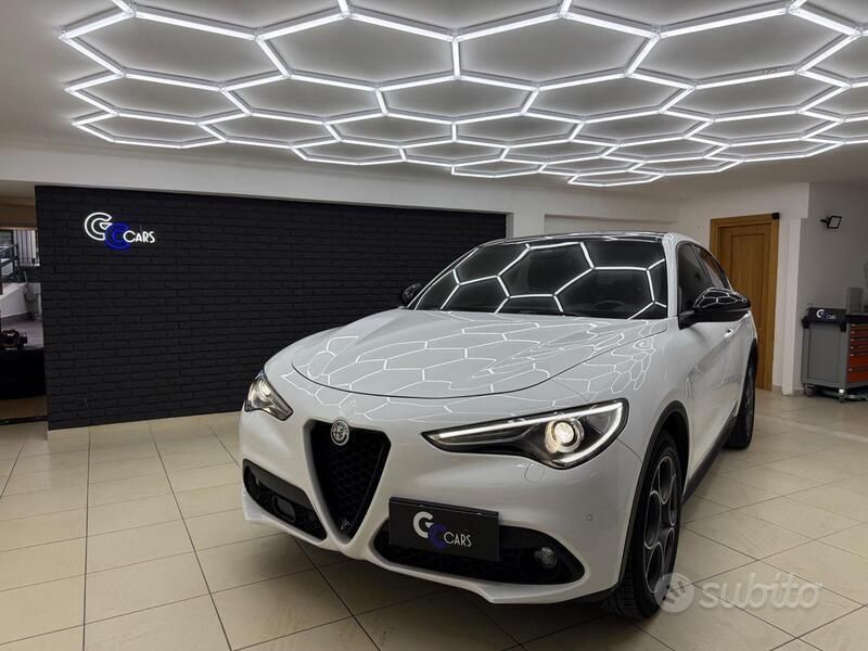 Usata Alfa Romeo Stelvio Sprint 190 CV (139 kW) 2022 Bianco SUV