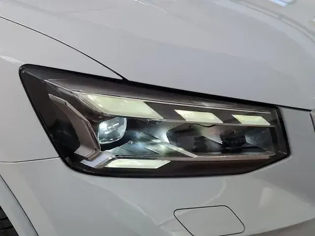 Begagnad Audi Q2 S-Line 150 HK (110 kW) 2024 Vit SUV