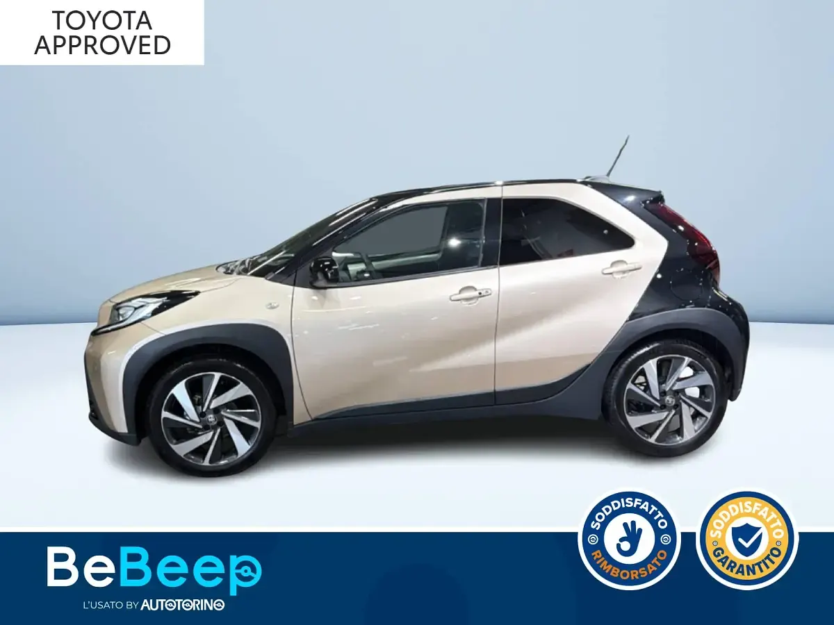 Usata Toyota Aygo X Lounge 72 CV (52 kW) 2023 Oro metallizzato SUV