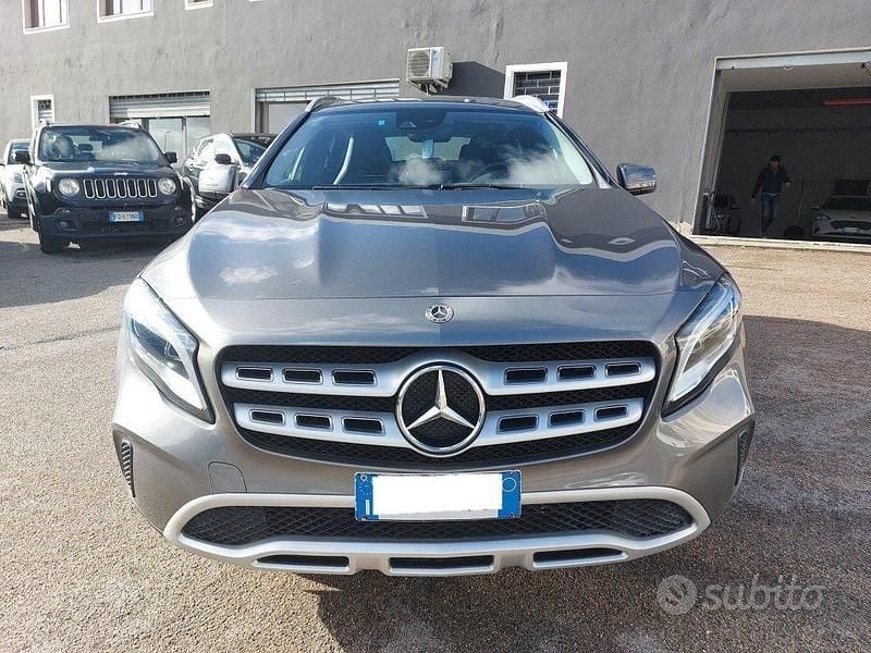 Begagnad Mercedes GLA200 136 HK (100 kW) 2018 Grå SUV