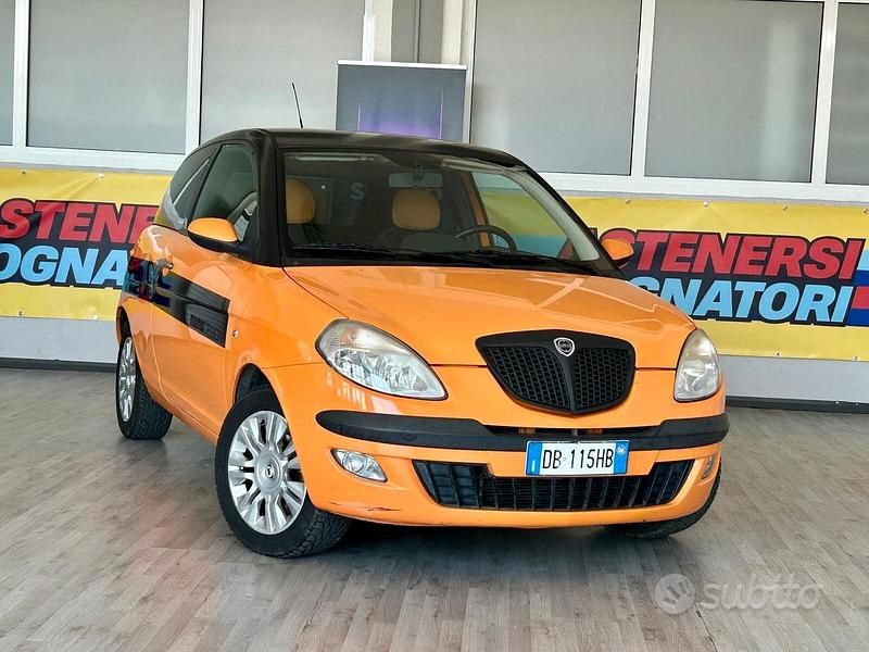 Usado Lancia Ypsilon 80 HP (58 kW) 2006 Laranja Citadino