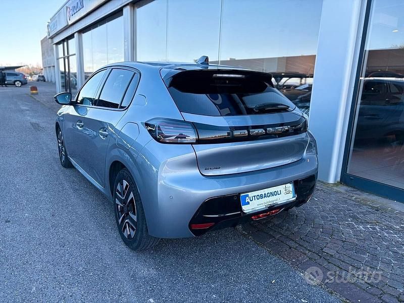 Usata Peugeot 208 Allure 101 CV (74 kW) 2025 Grigio Utilitaria
