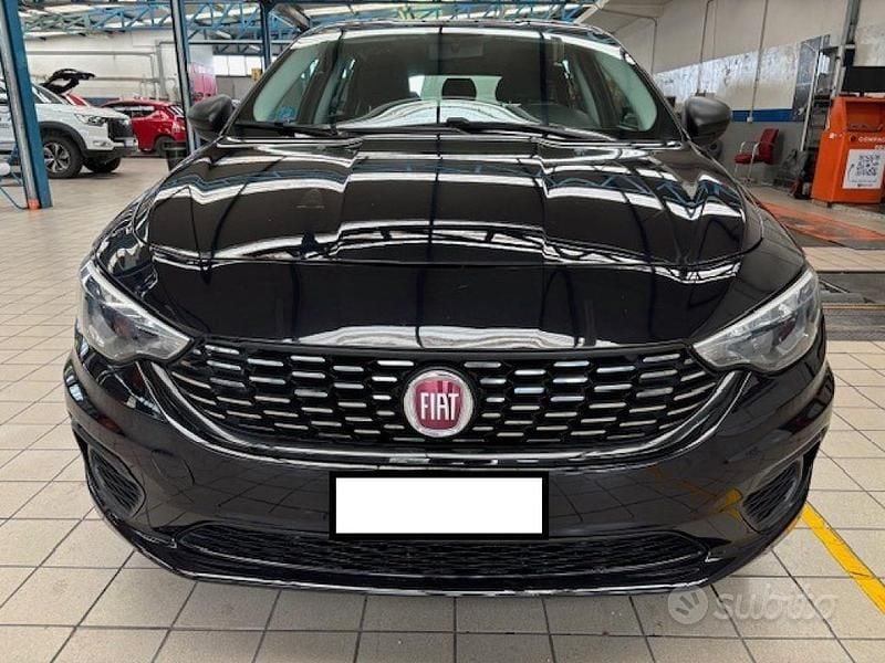 Usata Fiat Tipo Easy 120 CV (88 kW) 2018 Nero Station wagon