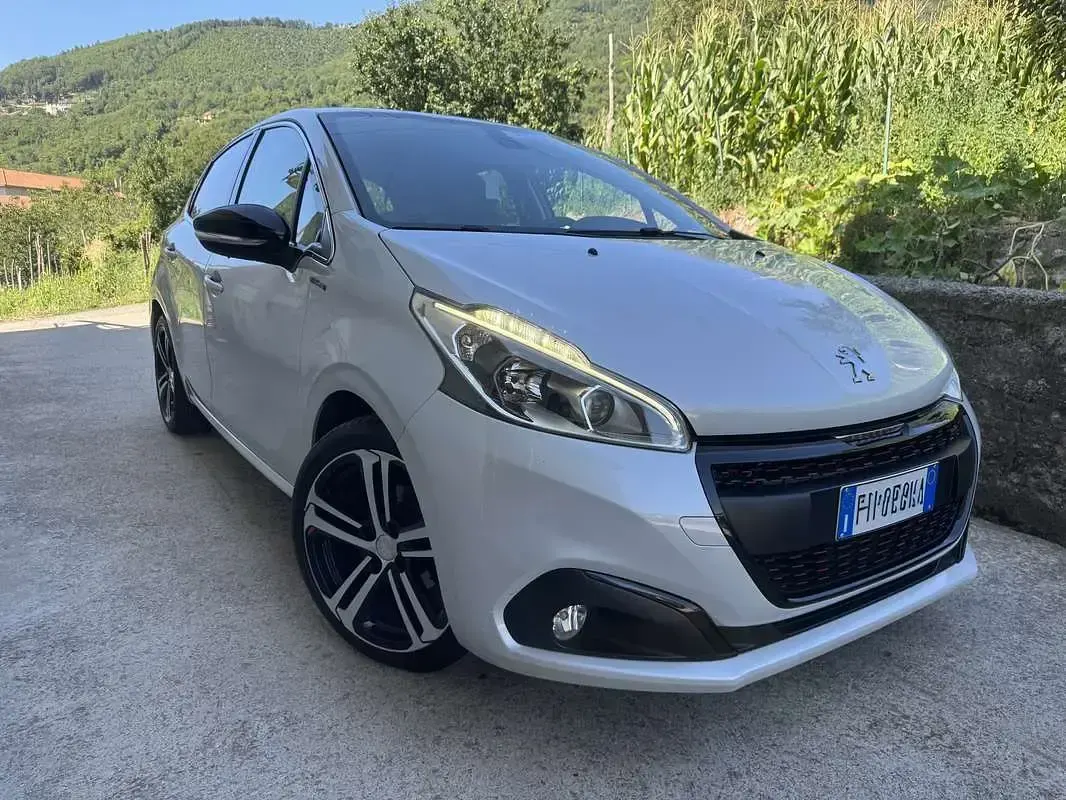 Usata Peugeot 208 GT-line 100 CV (73 kW) 2017 Utilitaria