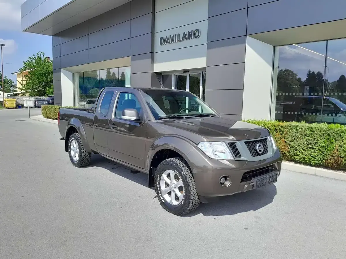 Second-hand Nissan Navara XE 144 CP (105 kW) 2015 Maro Pickup