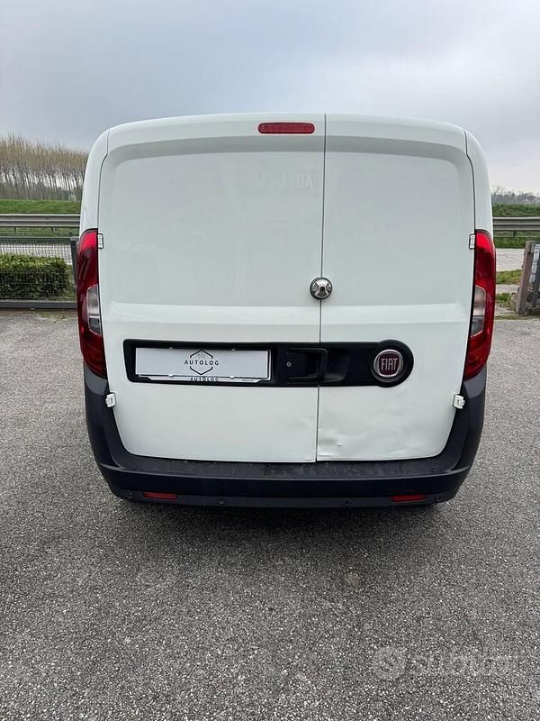 Usata Fiat Doblò 105 CV (77 kW) 2019 Bianco Monovolume