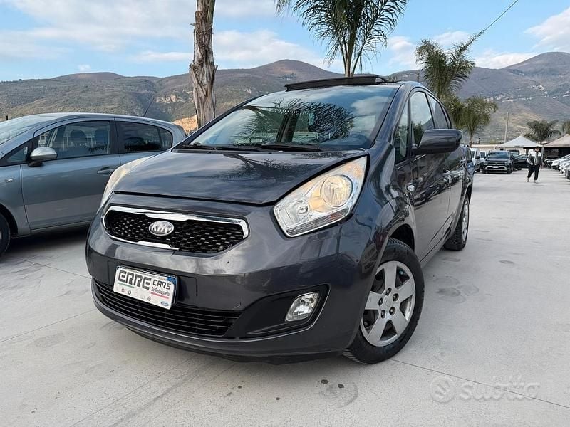 Usata Kia Venga 90 CV (66 kW) 2013 Grigio Utilitaria