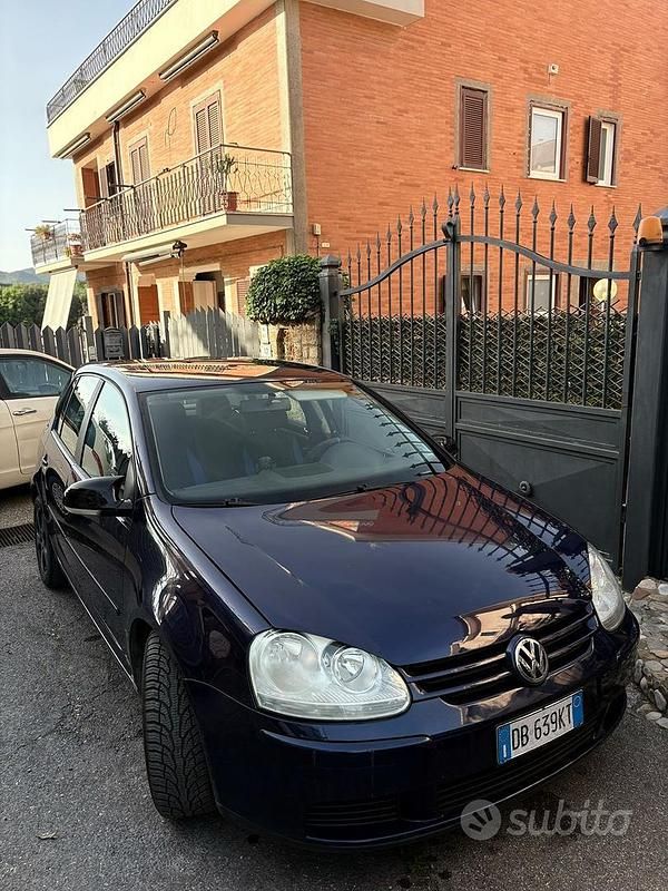Blu Usata 2006 VW Golf V Tre volumi | 2000 € (Buon prezzo) - Immagine 1/4