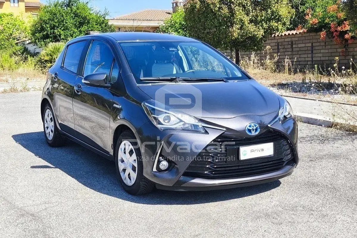 Usata Toyota Yaris Hybrid Active 73 CV (53 kW) 2019 Grigio Utilitaria
