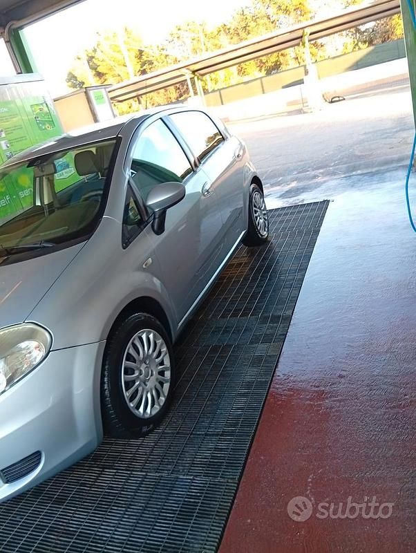 Usata Fiat Grande Punto 90 CV (66 kW) 2006 Grigio Utilitaria