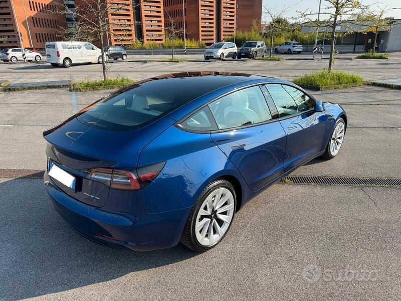 Usata Tesla Model 3 Long Range AWD 366 kW (498 CV) 2021 Blu/azzurro Berlina