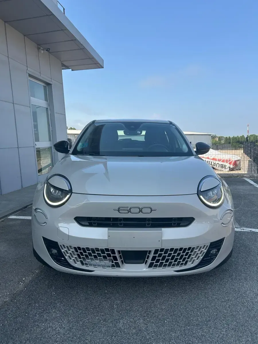 Usata Fiat 600 Business 100 CV (73 kW) 2025 Beige SUV