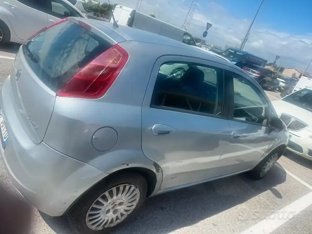 Usata Fiat Grande Punto 65 CV (47 kW) 2008 Grigio Utilitaria