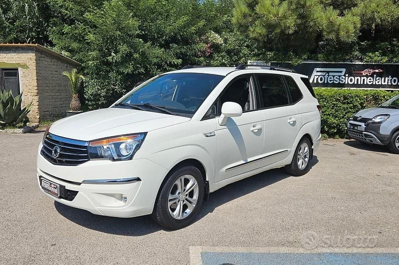 Usata Ssangyong (KGM) Rodius 178 CV (130 kW) 2018 Bianco Monovolume