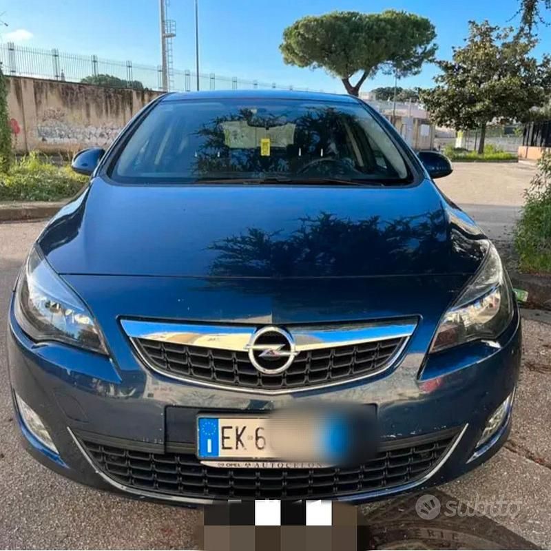 Usata Opel Astra 110 CV (80 kW) 2012 Berlina