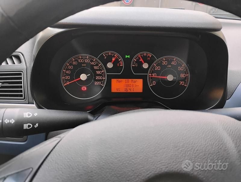 Usata Fiat Grande Punto 90 CV (66 kW) 2008 Grigio Utilitaria