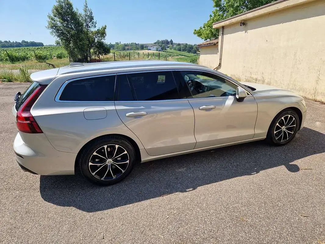Usata Volvo V60 Business Edition 150 CV (110 kW) 2019 Argento Station wagon