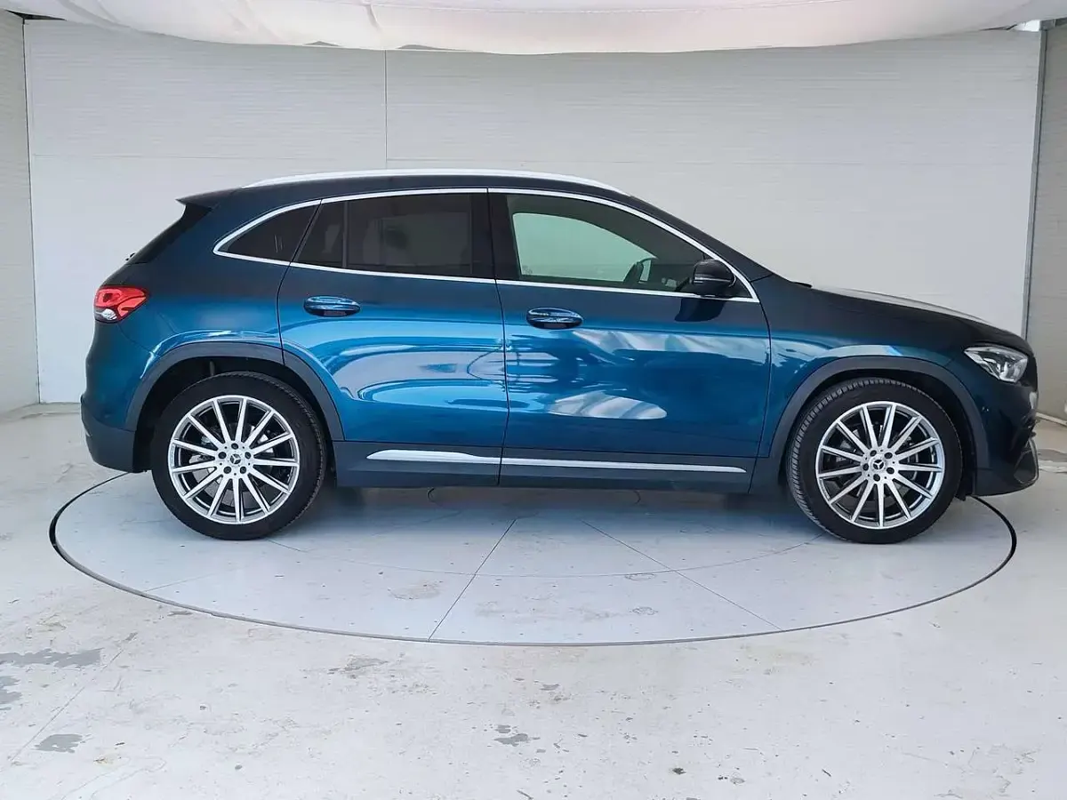 Usata Mercedes GLA200 Premium 150 CV (110 kW) 2022 Bluazzurro SUV