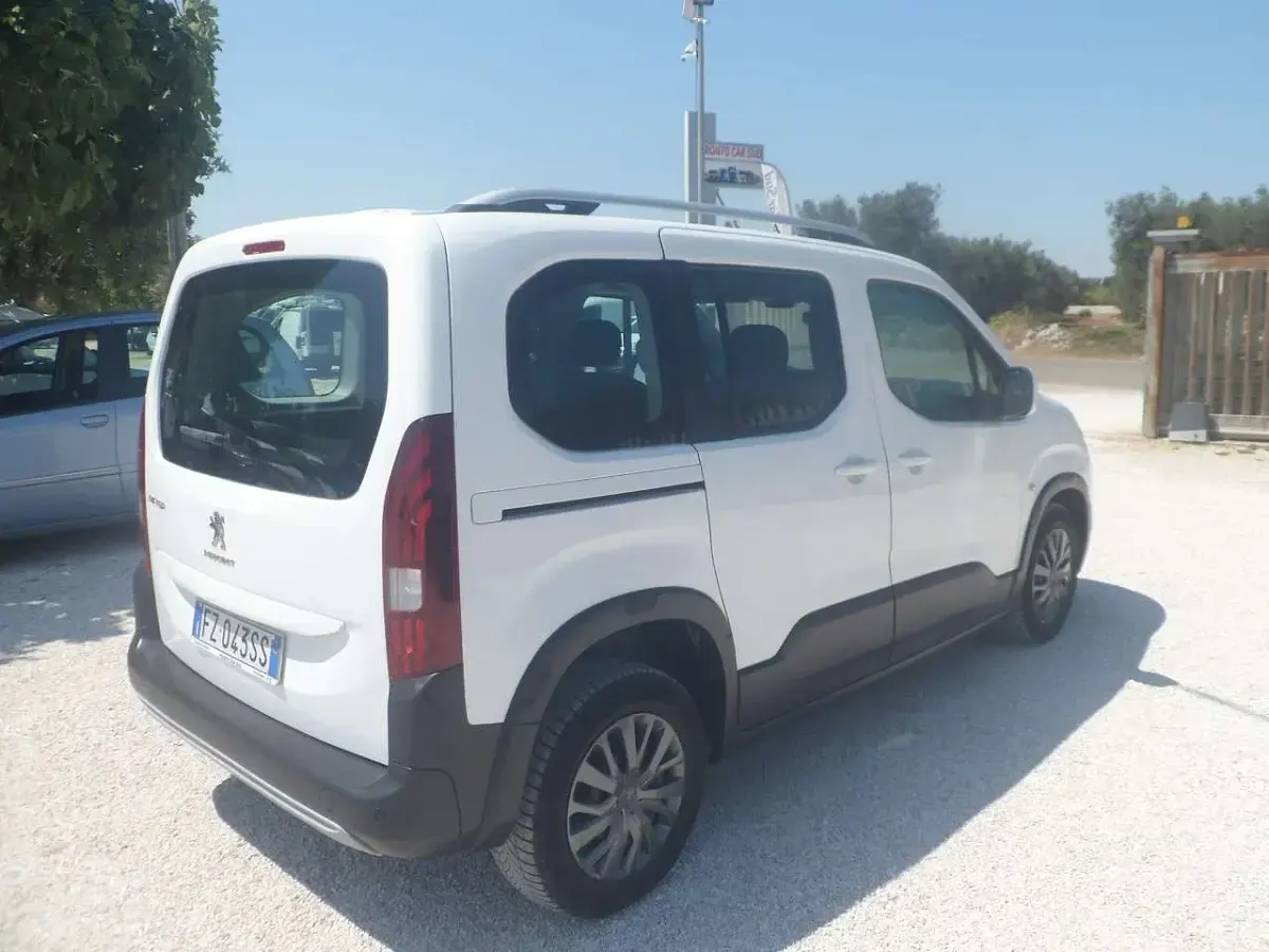Usata Peugeot Rifter 101 CV (74 kW) 2020 Bianco Monovolume