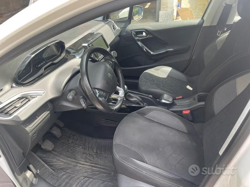 Usata Peugeot 2008 Active 110 CV (80 kW) 2019 Bianco SUV