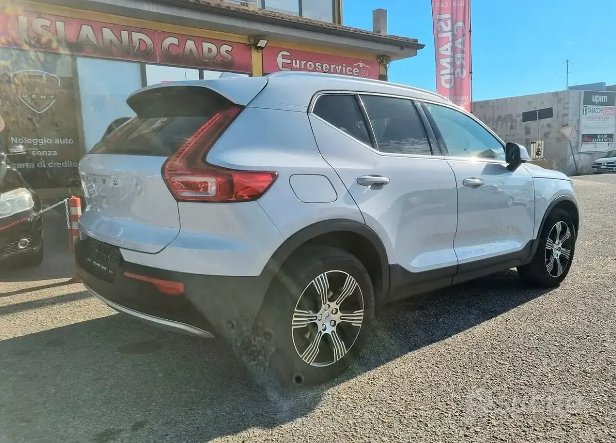 Usata Volvo XC40 Momentum 163 CV (119 kW) 2021 Grigio SUV