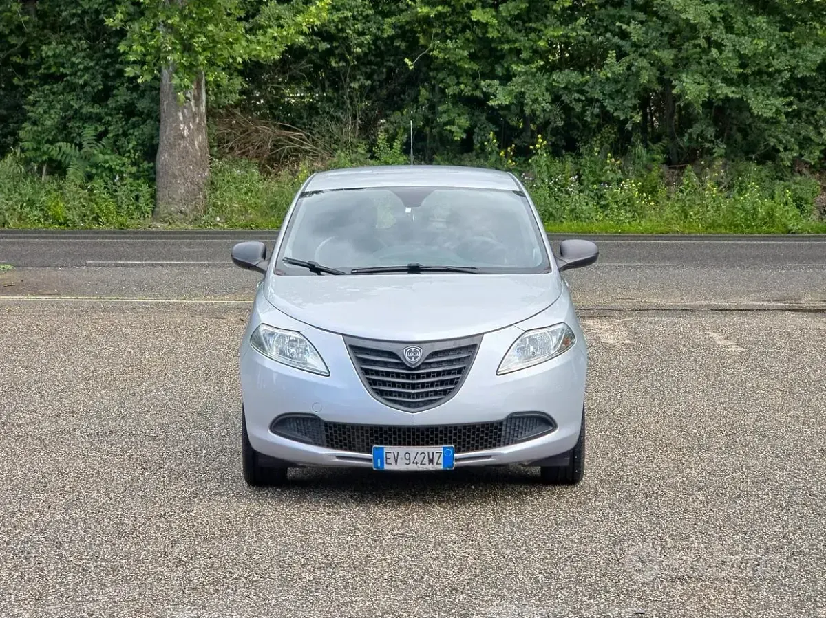 Usata Lancia Ypsilon Gold 69 CV (50 kW) 2014 Grigio Utilitaria