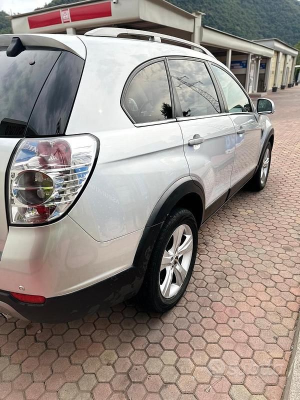 Usata Chevrolet Captiva 150 CV (110 kW) 2010 Grigio SUV