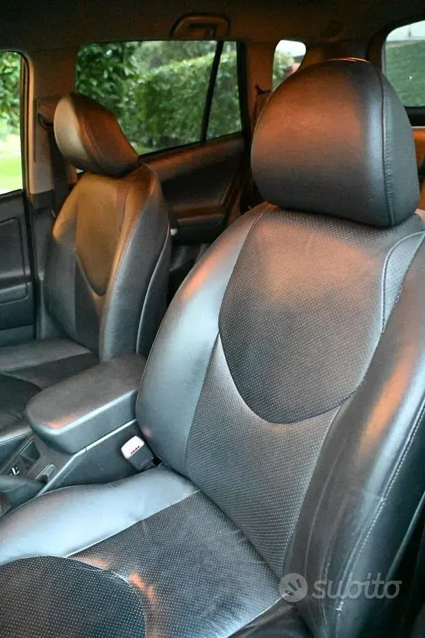 Usata Toyota RAV4 Luxury 150 CV (110 kW) 2007 Nero SUV