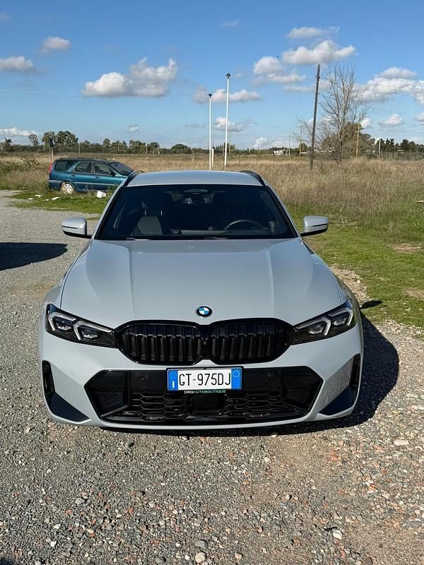 Usata BMW 320e M Sport 190 CV (139 kW) 2025 Grigio Station wagon