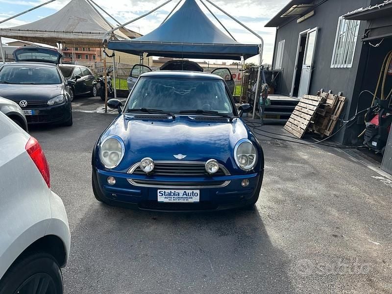 Usata Mini ONE 90 CV (66 kW) 2003 Blu Utilitaria