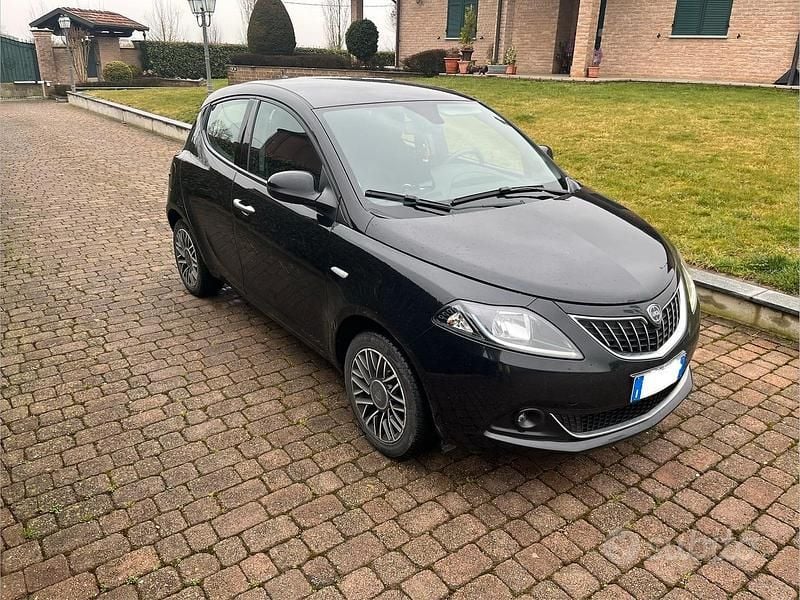 Usata Lancia Ypsilon 69 CV (50 kW) 2024 Nero Utilitaria