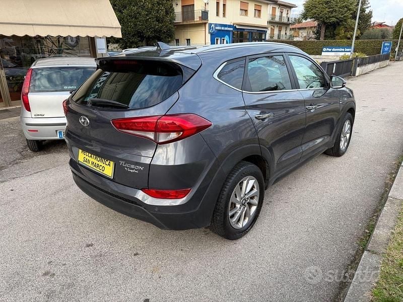 Usata Hyundai Tucson Xpossible 141 CV (103 kW) 2016 Grigio SUV