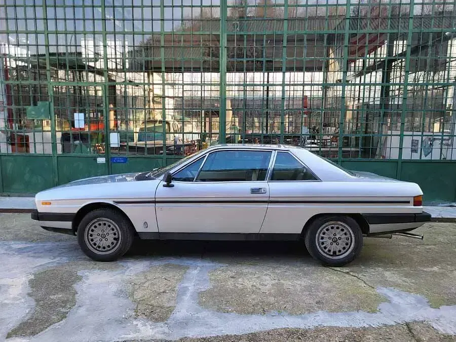 Usata Lancia 2000 120 CV (88 kW) 1979 Argento Coupé