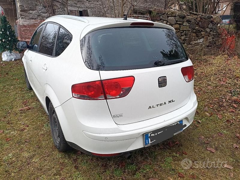 Usata Seat Altea XL 105 CV (77 kW) 2011 Bianco Monovolume