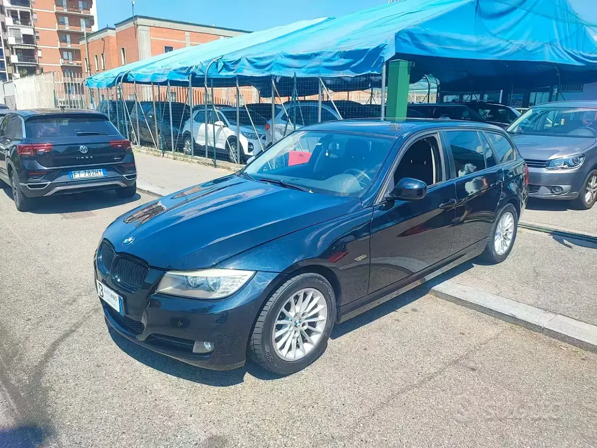 Usata BMW 318 143 CV (105 kW) 2009 Nero Berlina