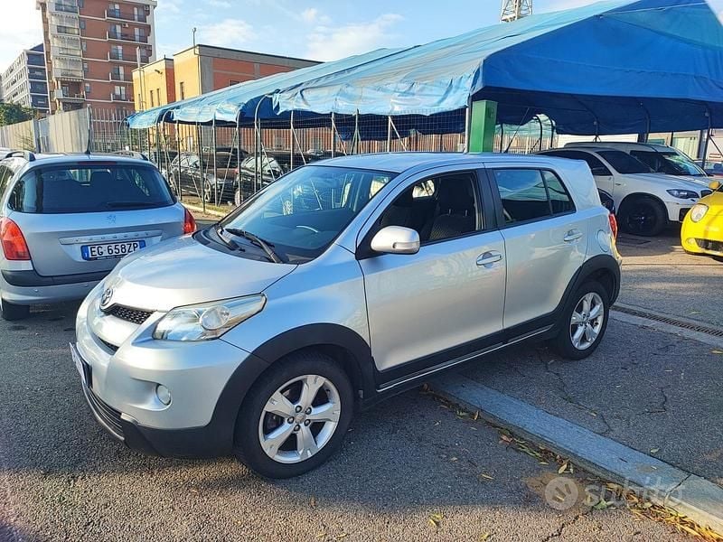 Usata Toyota Urban Cruiser Luxury 90 CV (66 kW) 2009 Grigio SUV
