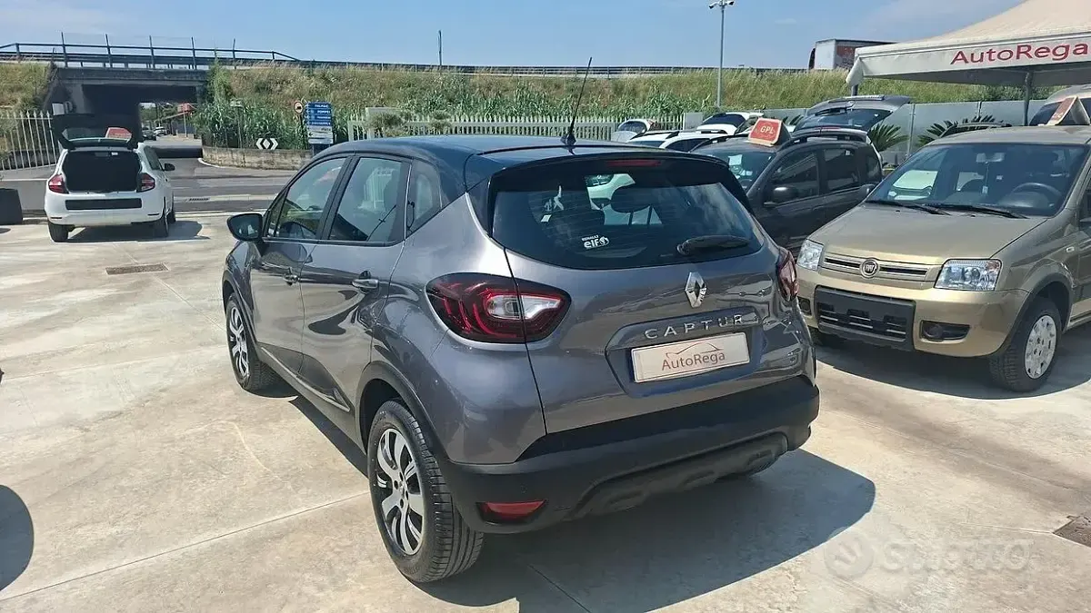 Usata Renault Captur 90 CV (66 kW) 2019 Grigio SUV